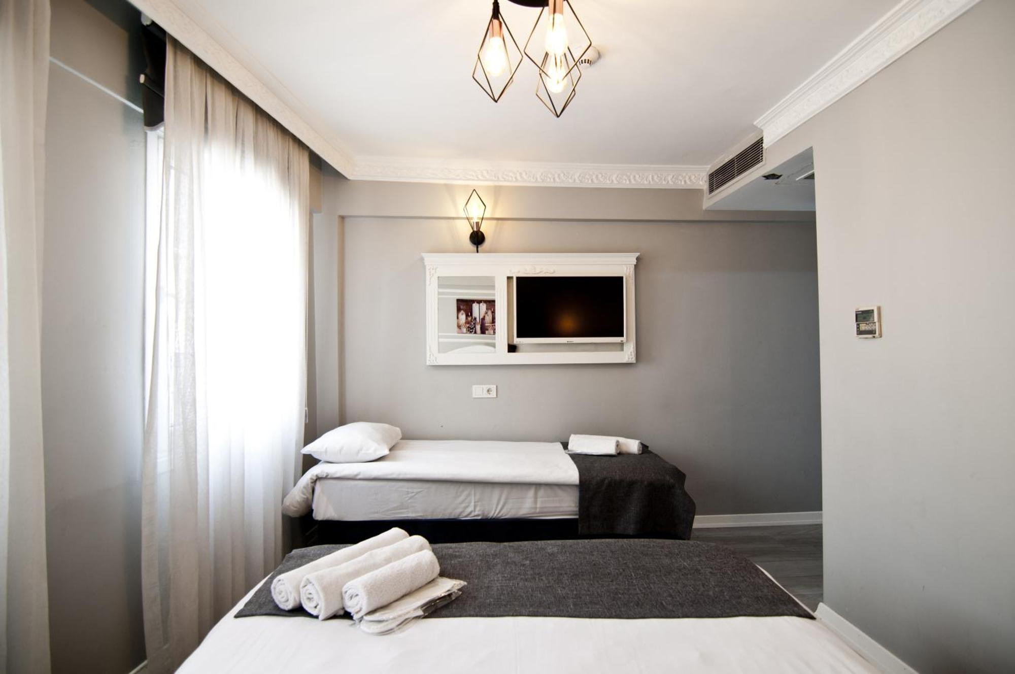 โฮเต็ล ลัวร์ Hotel อิสตันบูล ภายนอก รูปภาพ